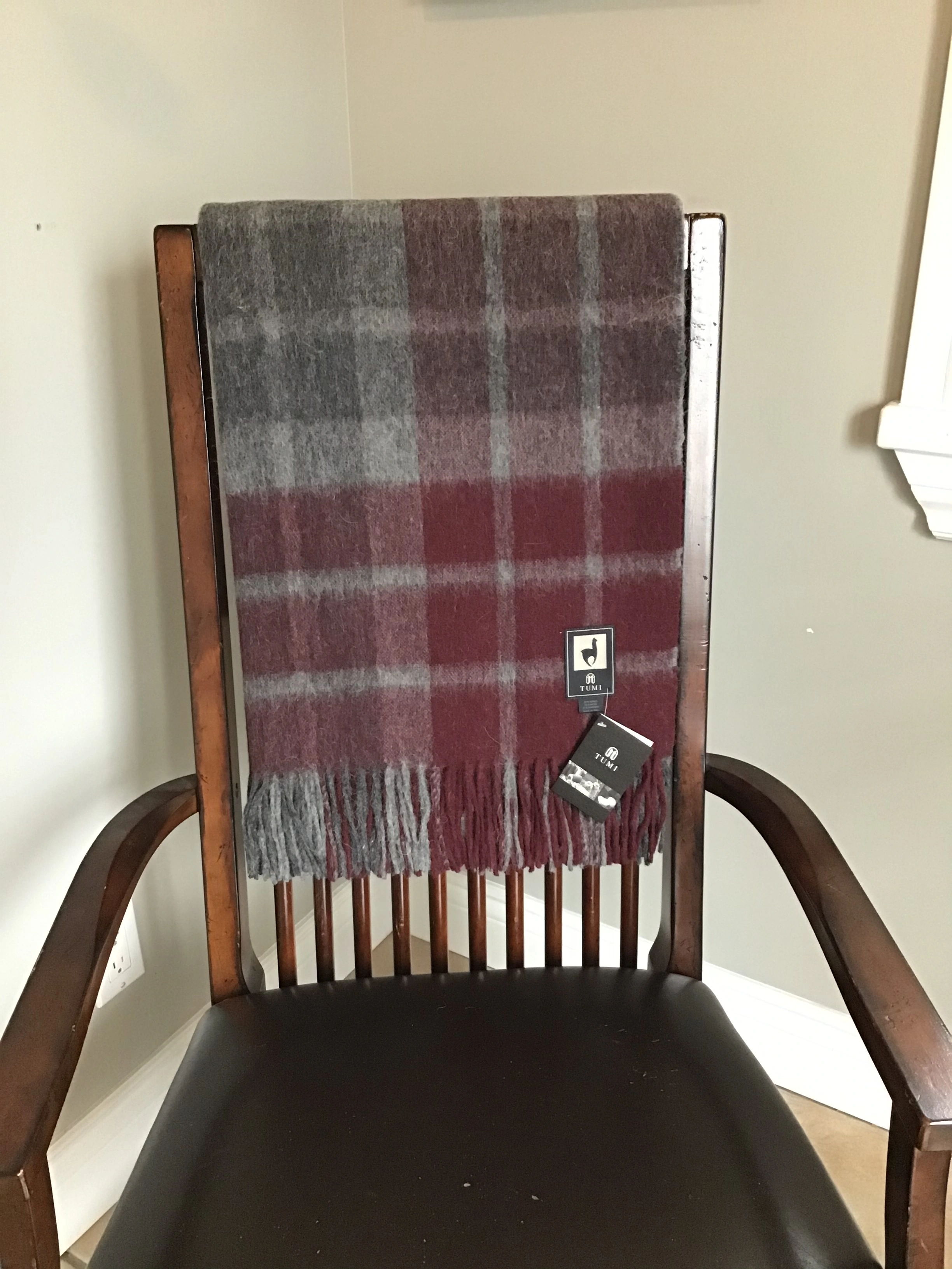 Cozy Alpaca Cloud Throw: Snuggle Up in Luxury!